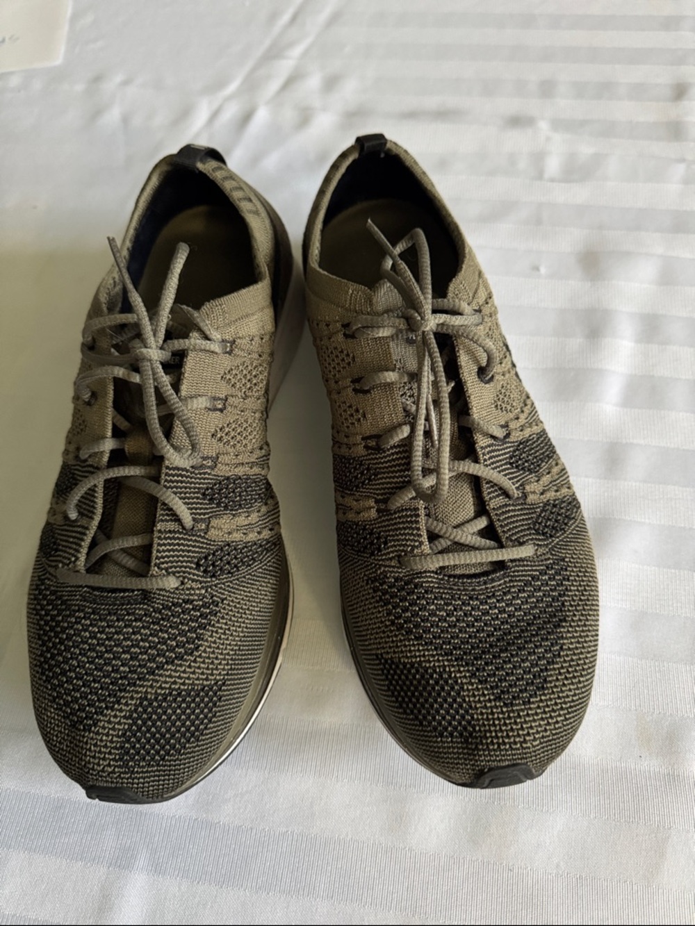 Nike Men's Olive and Black FlyKnit Trainer Sneakers Sz 8 ~ rare edition